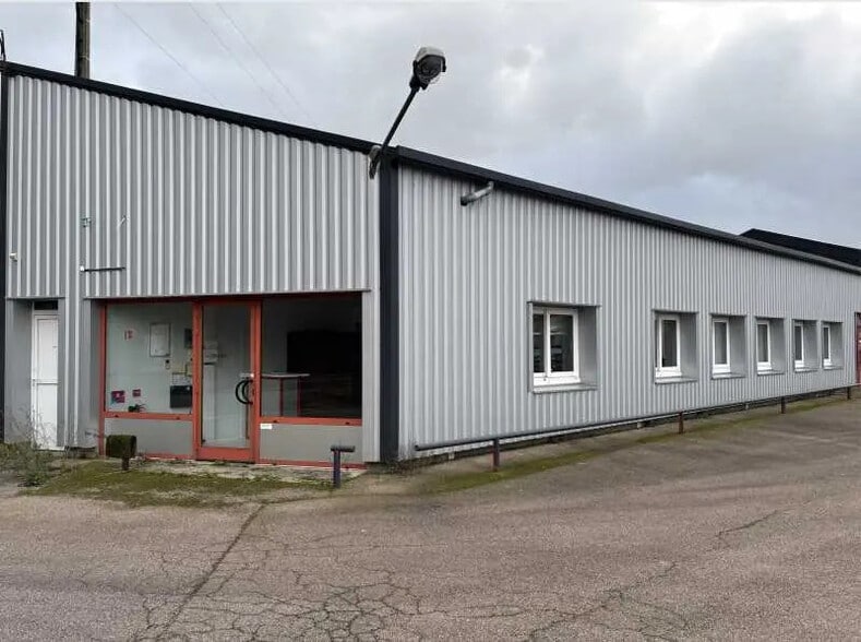 Local d'activités dans Tancarville à vendre - Photo de l’immeuble – Image 3 sur 4