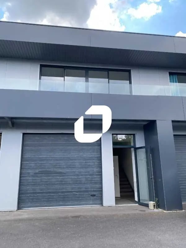 Local d’activités dans Canéjan à louer Photo de l’immeuble– Image 1 sur 10