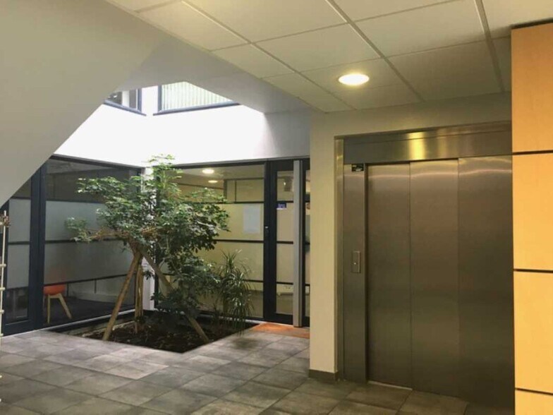 Bureau dans L Union à louer - Hall d’entrée – Image 3 sur 10