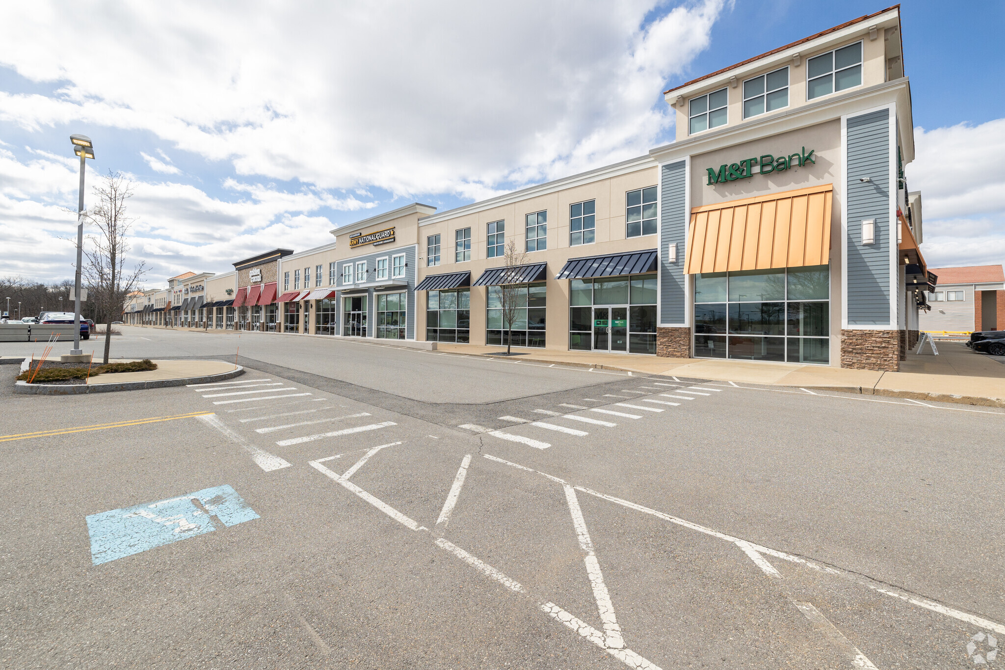 655 S Willow St, Manchester, NH à louer Photo de l’immeuble– Image 1 sur 3