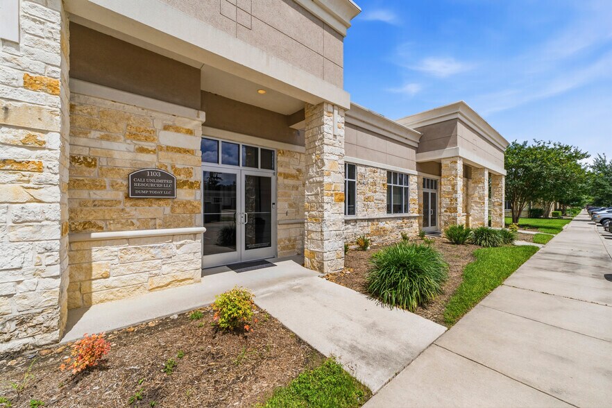 2219 Sawdust Rd, The Woodlands, TX à vendre - Photo de l’immeuble – Image 3 sur 3