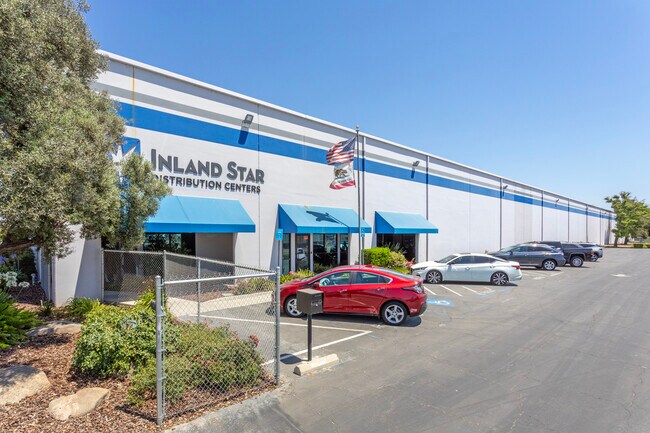 Plus de détails pour 3146 S Chestnut Ave, Fresno, CA - Industriel/Logistique à louer