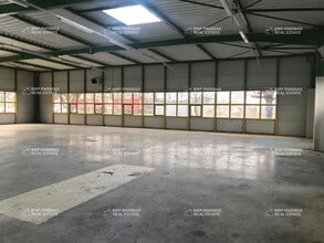 Bureau dans Saint-Thibault-des-Vignes à louer Photo intérieure– Image 1 sur 1