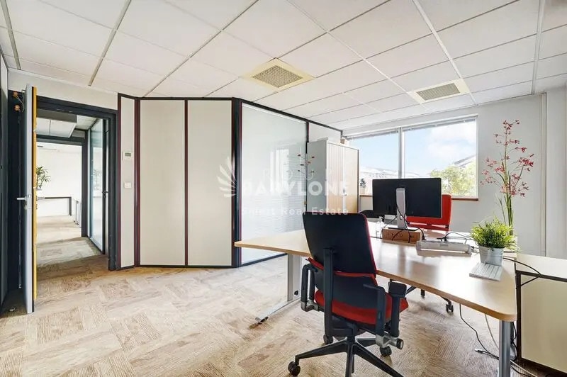 Bureau dans Asnières-sur-Seine à vendre - Photo de l’immeuble – Image 3 sur 12