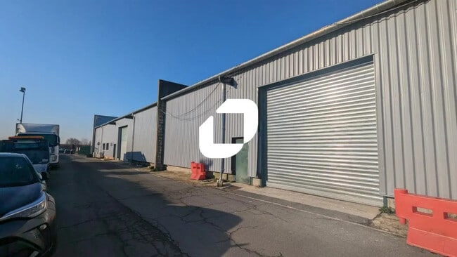 Plus de détails pour Local d'activités à louer