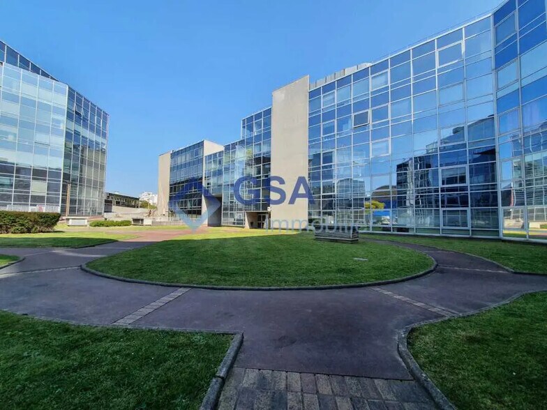 Bureau dans Évry-Courcouronnes à vendre - Photo de l’immeuble – Image 1 sur 7