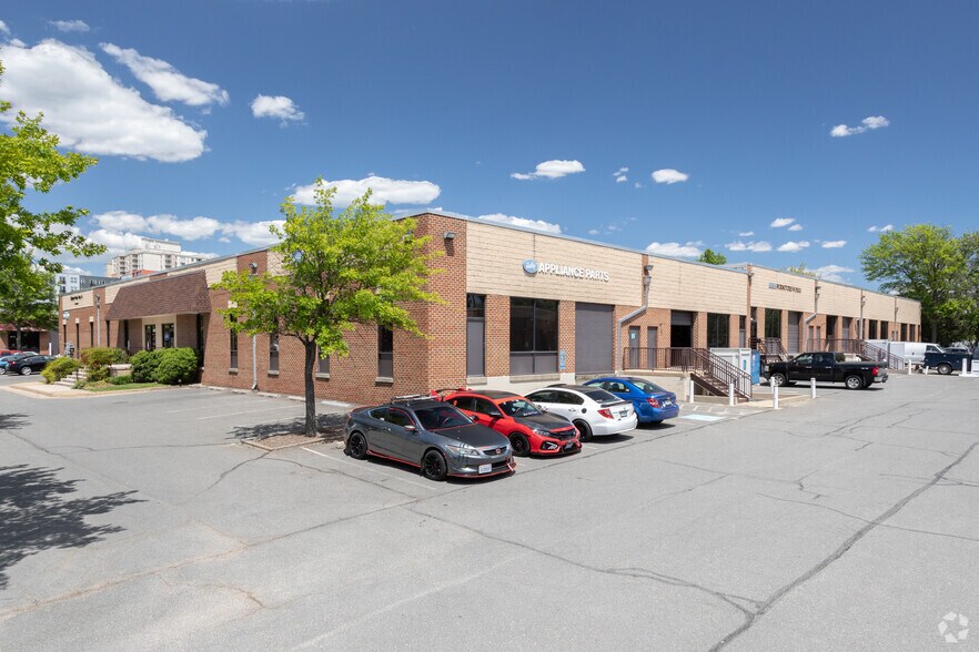 2809 Merrilee Dr, Fairfax, VA à louer - Photo de l’immeuble – Image 3 sur 3
