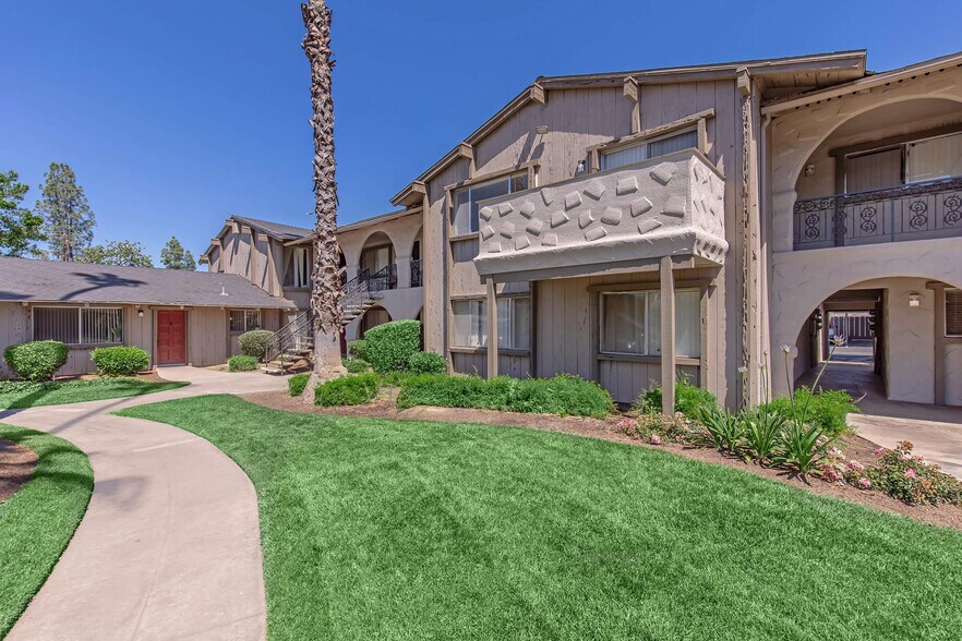 526 E Barstow, Fresno, CA à vendre - Photo de l’immeuble – Image 3 sur 9