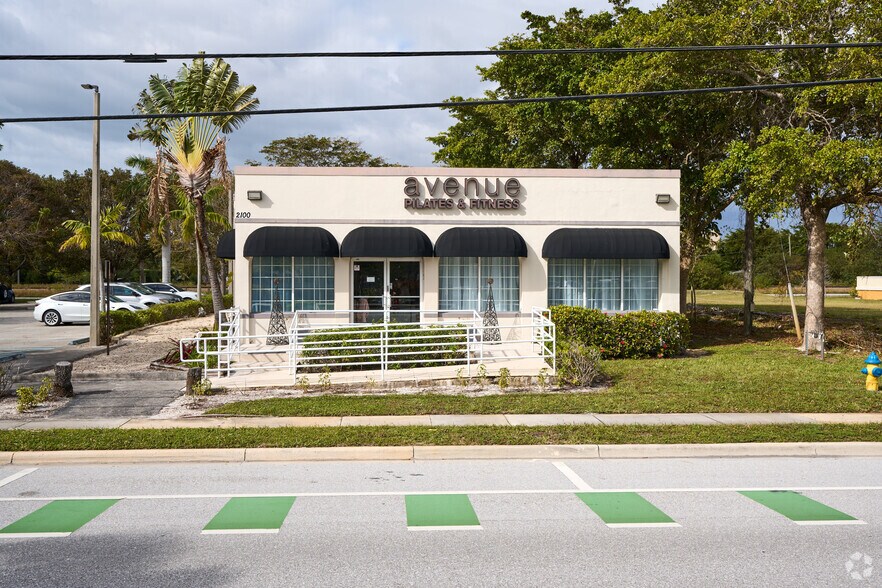 2050 N Federal Hwy, Delray Beach, FL à louer - Photo de l’immeuble – Image 3 sur 19
