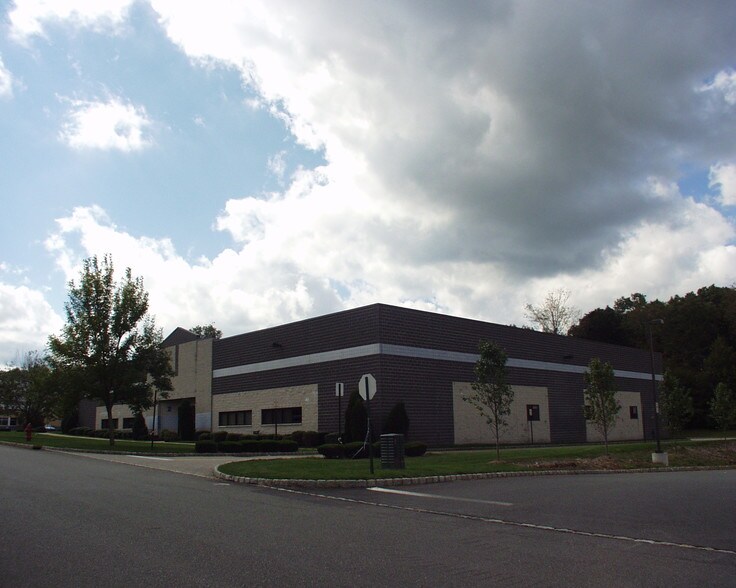 2 Aspen Dr, Randolph, NJ à louer - Photo de l’immeuble – Image 2 sur 5