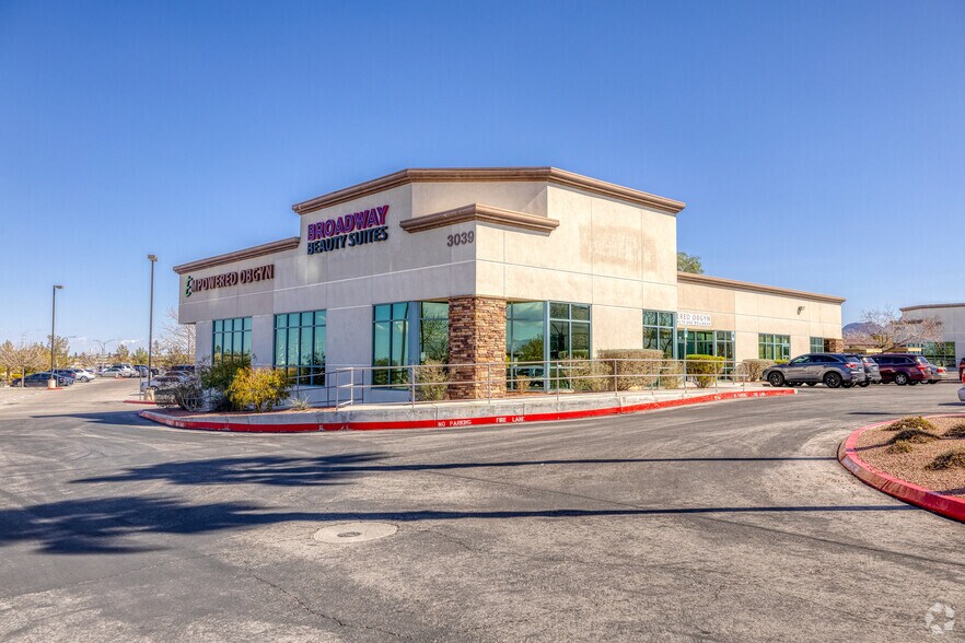 3039 W Horizon Ridge Pky, Henderson, NV à vendre - Photo de l’immeuble – Image 3 sur 5