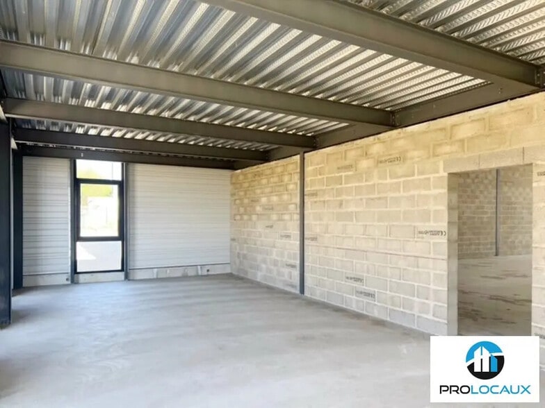 Local d’activités dans Le Mesnil-en-Thelle à louer - Photo intérieure – Image 1 sur 5