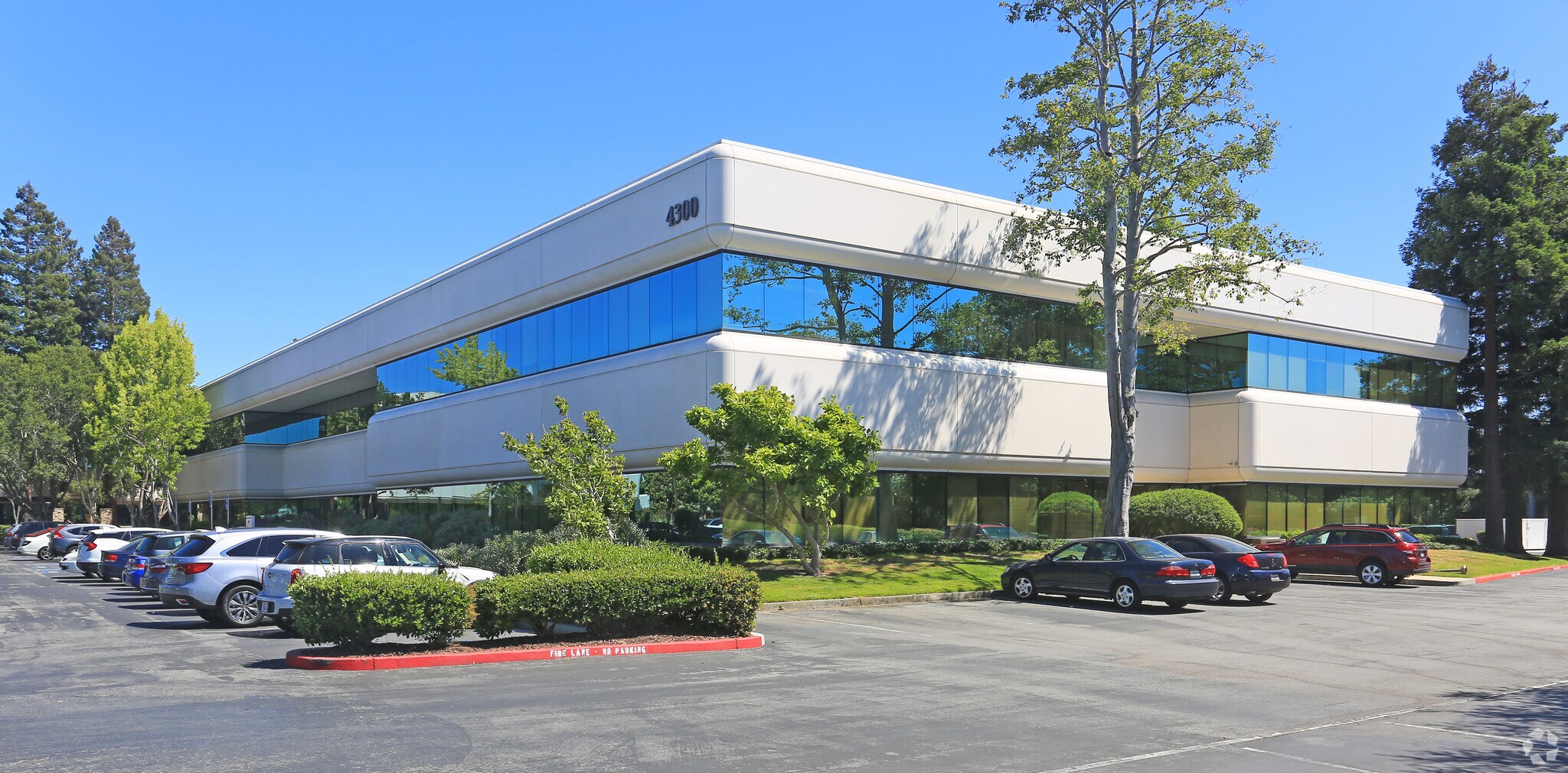 4100 Bohannon Dr, Menlo Park, CA à louer Photo principale– Image 1 sur 22
