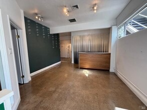 820 5th Ave, San Rafael, CA à vendre Photo intérieure– Image 2 sur 11