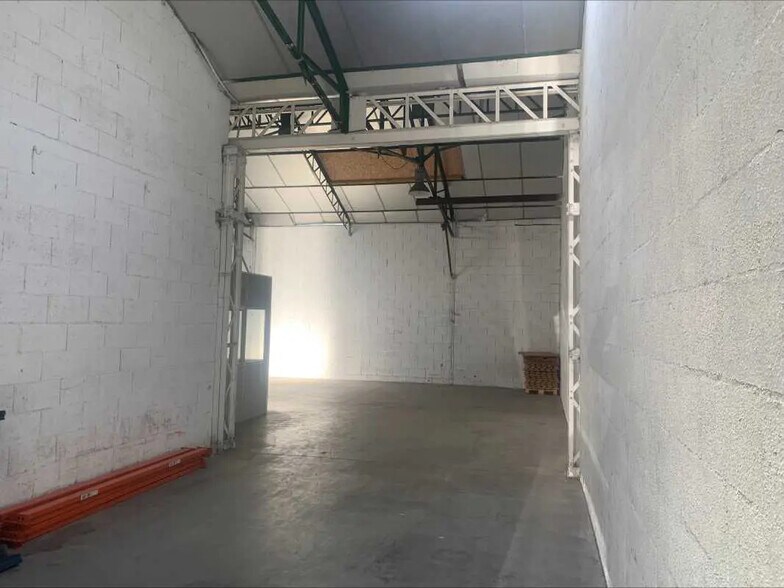 Local d’activités dans Vénissieux à louer - Photo de l’immeuble – Image 3 sur 9