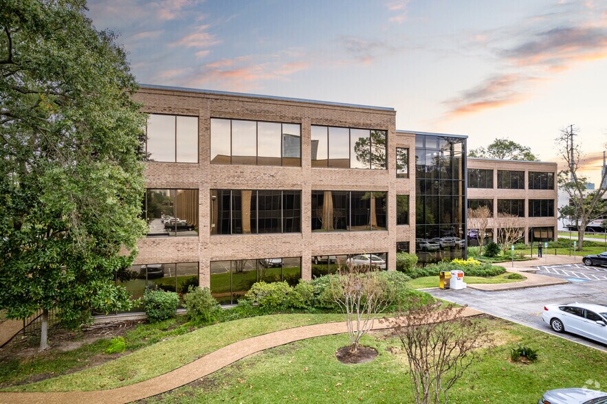 4544 Post Oak Pl, Houston, TX à louer - Photo de l’immeuble – Image 2 sur 11