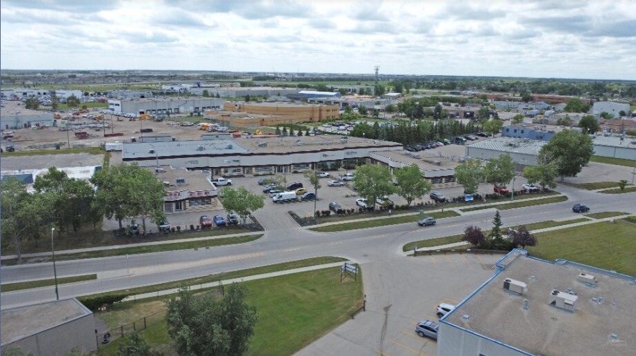 62 Scurfield Blvd, Winnipeg, MB à louer Photo principale– Image 1 sur 6