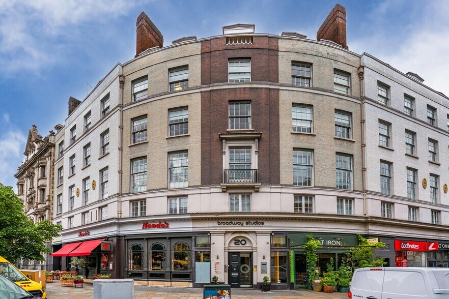 20 Hammersmith Broa, Londres à louer - Photo de l’immeuble – Image 1 sur 22