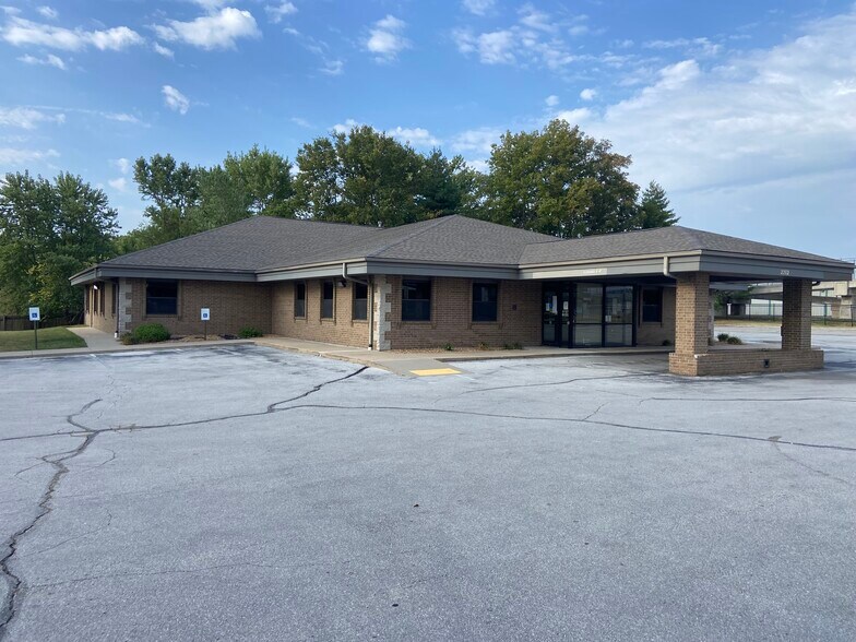 2212 W Kearney St, Springfield, MO à vendre - Photo principale – Image 1 sur 32