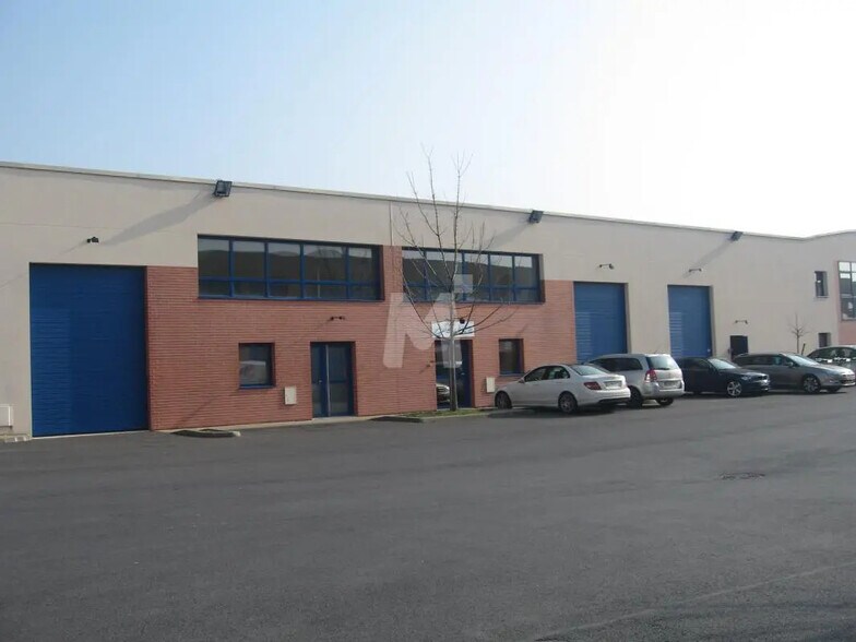 Local d’activités dans Moissy-Cramayel à louer - Photo de l’immeuble – Image 1 sur 7