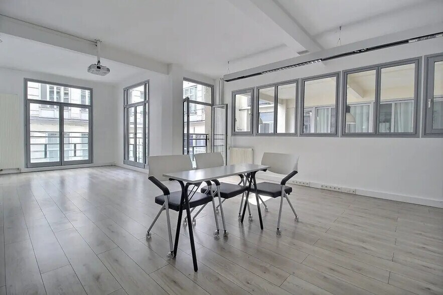 15 Rue Martel, Paris à louer - Photo de l’immeuble – Image 1 sur 8