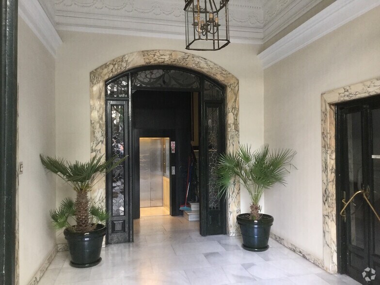 Calle del Monte Esquinza, 14, Madrid, Madrid à louer - Photo de l’immeuble – Image 2 sur 3