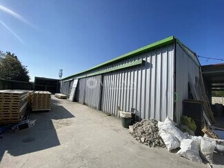 Plus de détails pour Local d'activités à louer