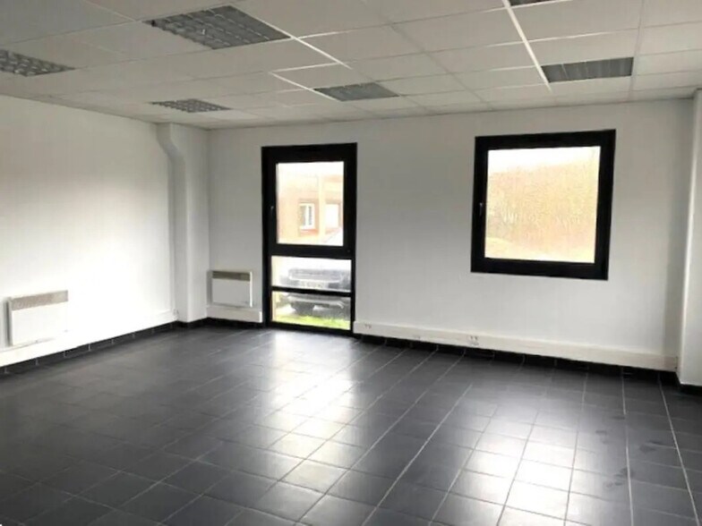 Bureau dans SAINGHIN-EN-MÉLANTOIS à louer - Photo intérieure – Image 3 sur 7