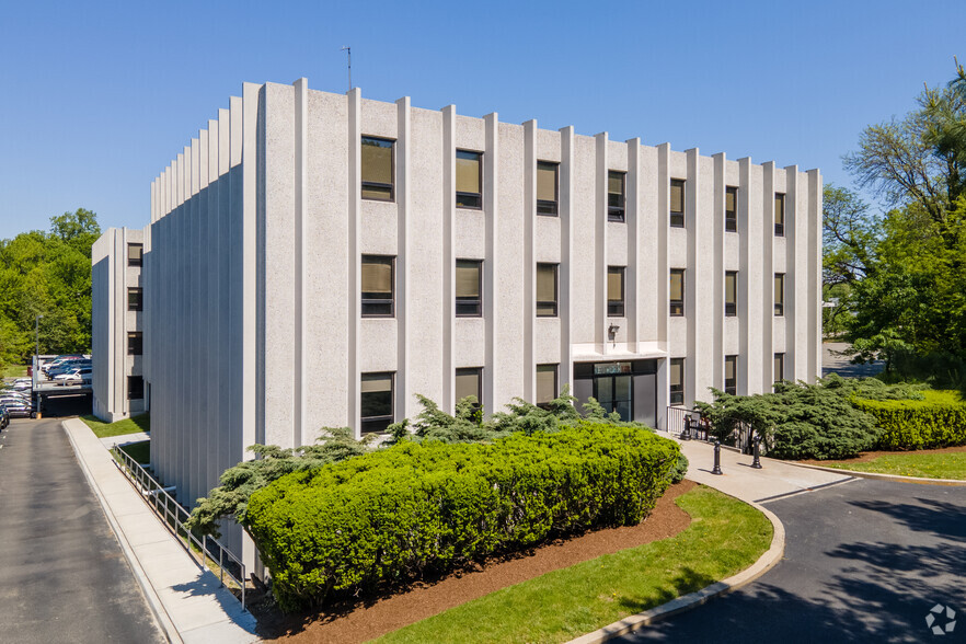 600 Sylvan Ave, Englewood Cliffs, NJ à louer - Photo de l’immeuble – Image 1 sur 2