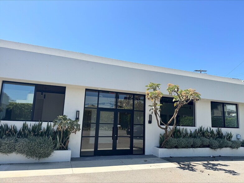 1154 S Robertson Blvd, Los Angeles, CA à louer - Photo de l’immeuble – Image 2 sur 15