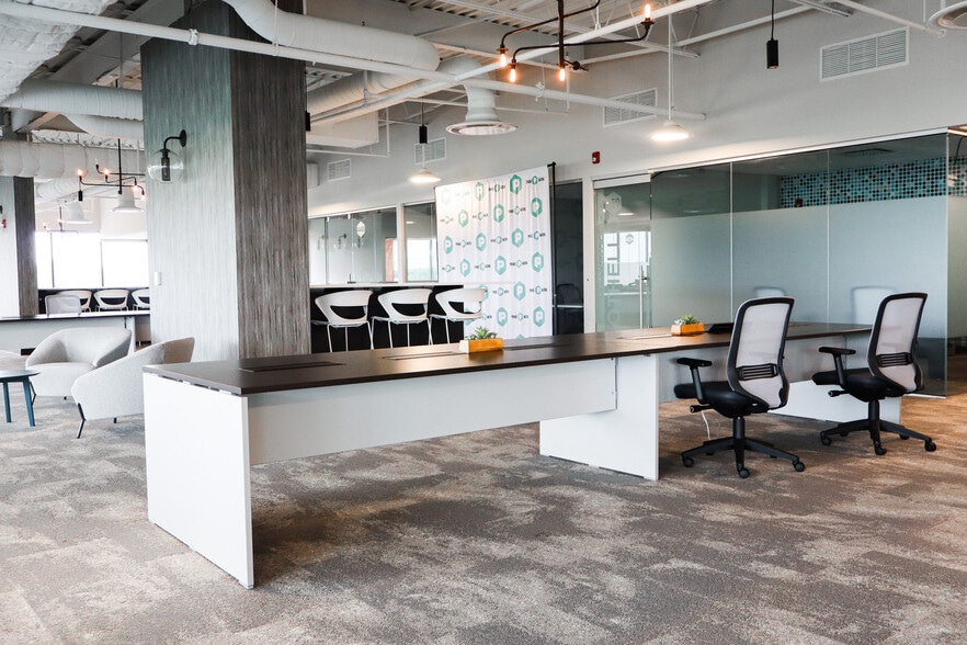 100 Franklin Sq Dr, Somerset, NJ à louer - Photo de l’immeuble – Image 2 sur 39