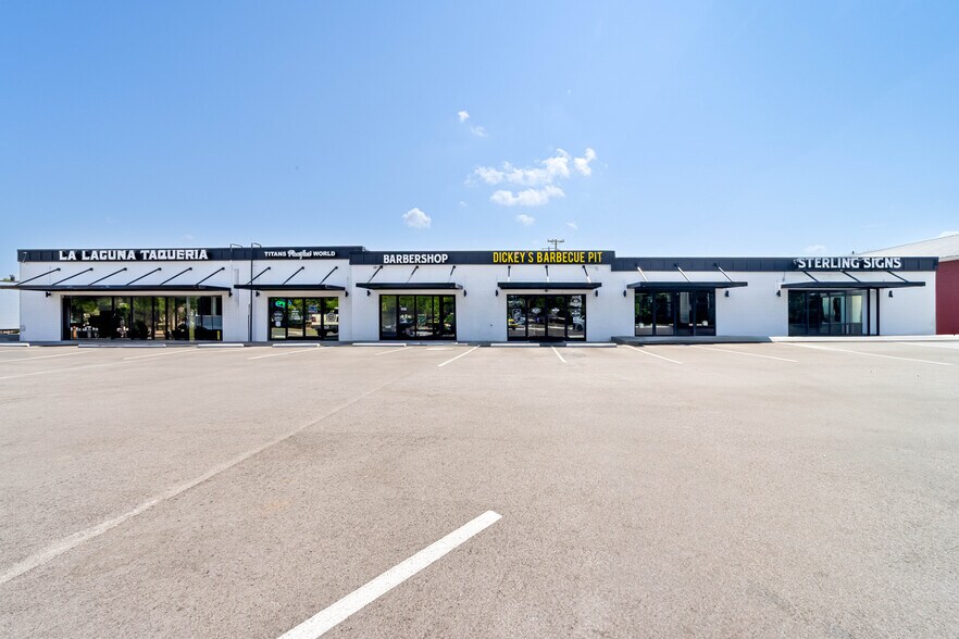 2805 Fort Campbell Blvd, Clarksville, TN à louer - Photo de l’immeuble – Image 3 sur 6