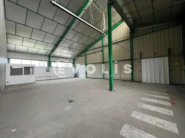 Local d'activités dans Mornant à vendre - Photo de l’immeuble – Image 2 sur 7