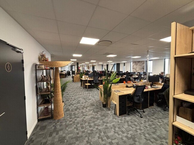 Plus de détails pour 2 Rue Des Grands Châtaigniers, Vertou - Bureau à vendre