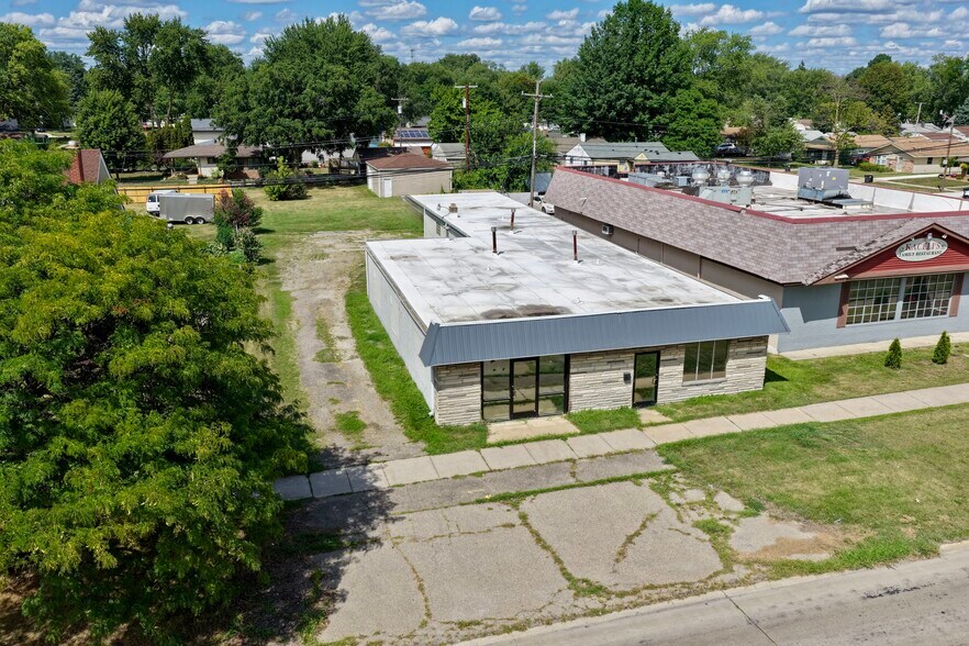 21040 Ecorse Rd, Taylor, MI à vendre - Photo de l’immeuble – Image 1 sur 4