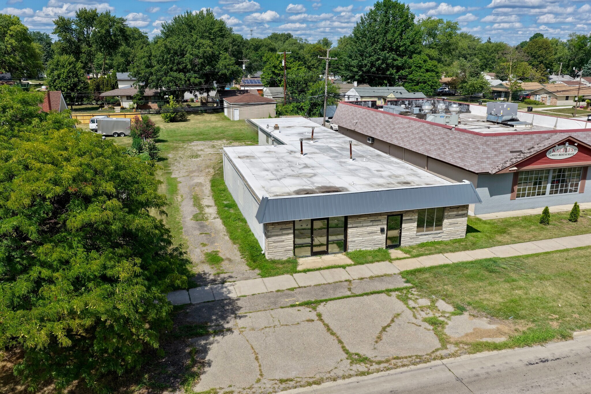 21040 Ecorse Rd, Taylor, MI à vendre Photo de l’immeuble– Image 1 sur 5
