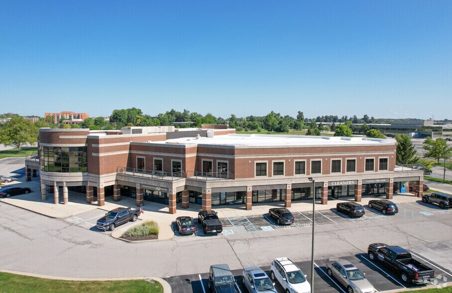 11711 N Pennsylvania St, Carmel, IN à louer - Photo de l’immeuble – Image 2 sur 3