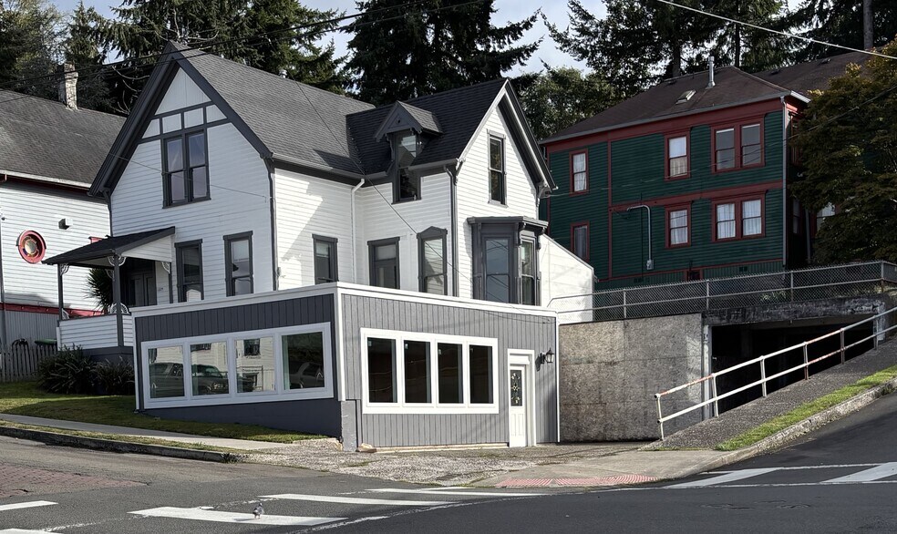 1213 Franklin Ave, Astoria, OR à louer - Photo principale – Image 1 sur 3