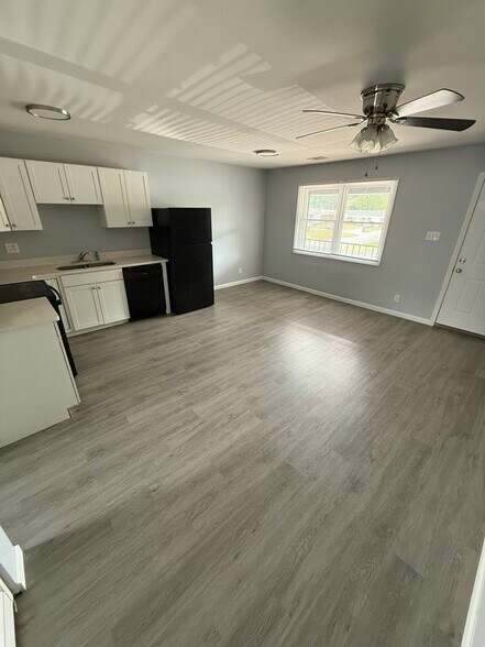 1100-1130 S Weinbach Ave, Evansville, IN à vendre - Photo intérieure – Image 3 sur 10