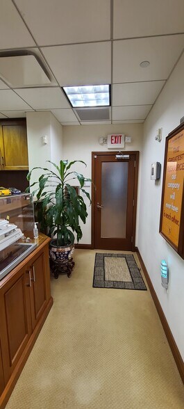 151 SE 15th Rd, Miami, FL à louer - Photo intérieure – Image 3 sur 32