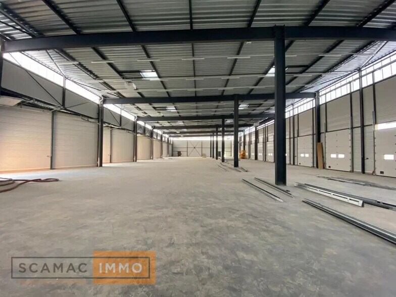 Bureau dans Le Coudray-Montceaux à louer - Photo de l’immeuble – Image 3 sur 5