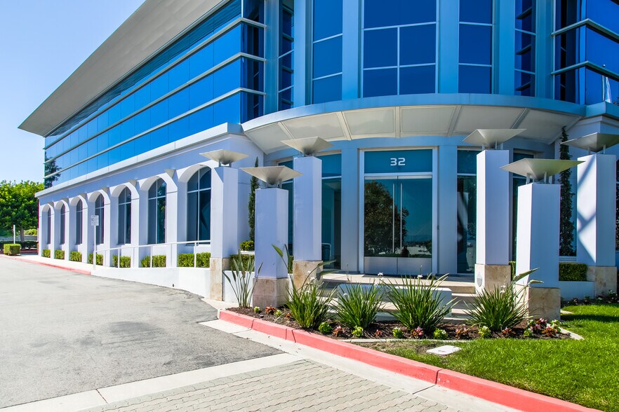 32 Journey, Aliso Viejo, CA à louer - Photo de l’immeuble – Image 3 sur 9