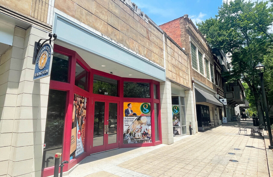 217-219 N Main St, Greenville, SC à louer - Photo de l’immeuble – Image 1 sur 5