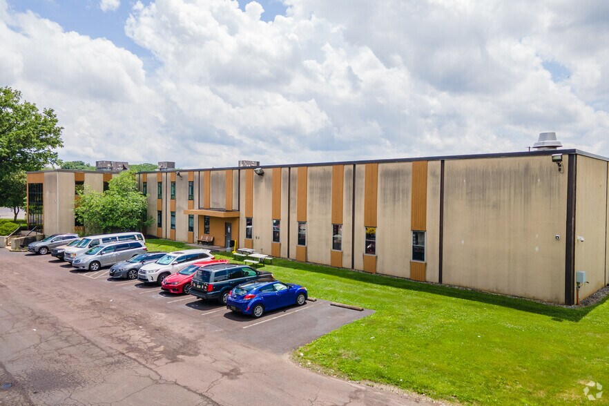 1100 Schwab Rd, Hatfield, PA à louer - Photo de l’immeuble – Image 2 sur 8