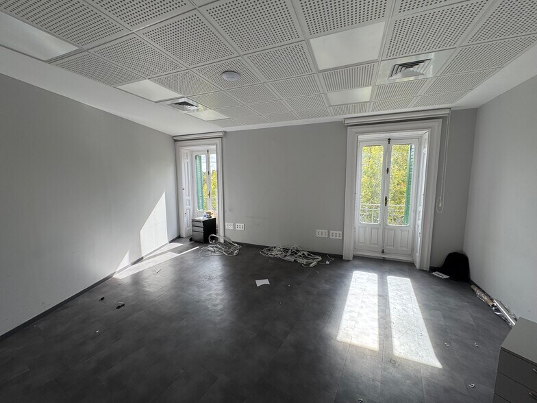 Calle de Alfonso XII, 20, Madrid, Madrid à louer - Photo de l’immeuble – Image 3 sur 12