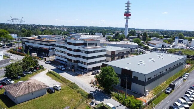 Plus de détails pour Local d’activités à vendre