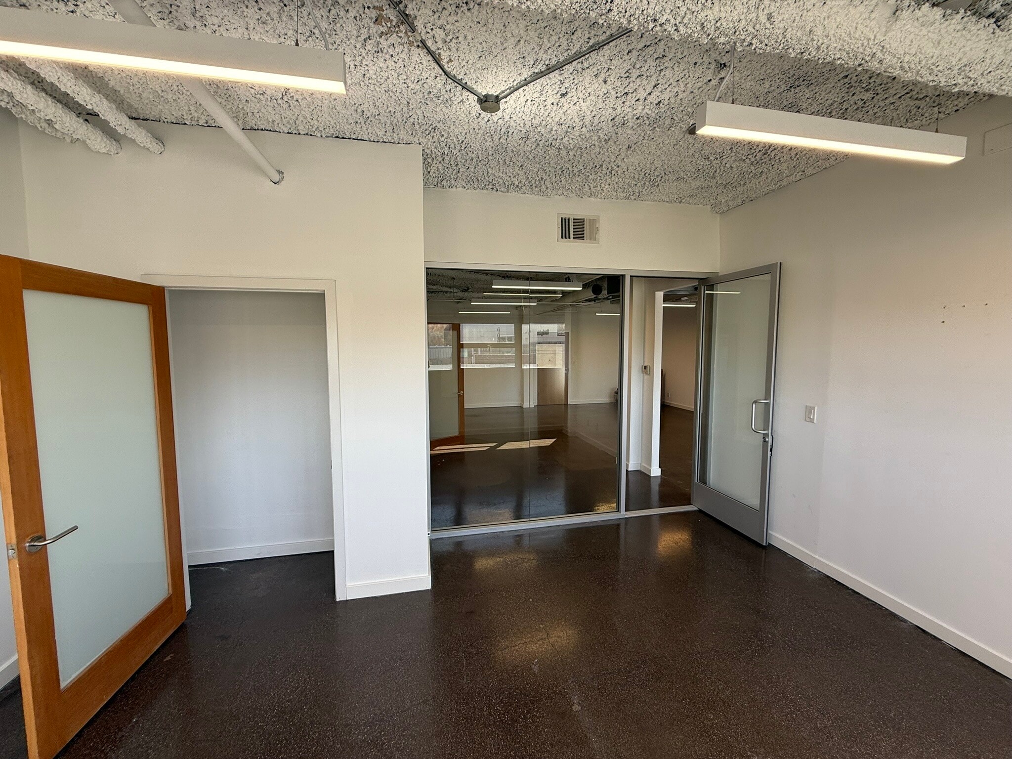 8455 Beverly Blvd, Los Angeles, CA à louer Photo intérieure– Image 1 sur 3