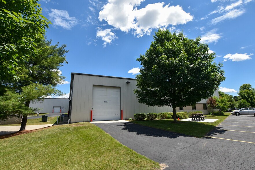 1120-1136 Baker Rd, Dexter, MI à louer - Photo de l’immeuble – Image 3 sur 4