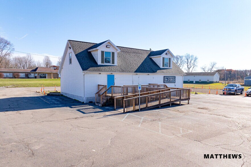 69411 M-62, Edwardsburg, MI à vendre - Photo de l’immeuble – Image 2 sur 3