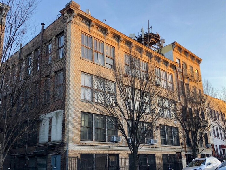 130 Palmetto St, Brooklyn, NY à louer - Photo de l’immeuble – Image 3 sur 4